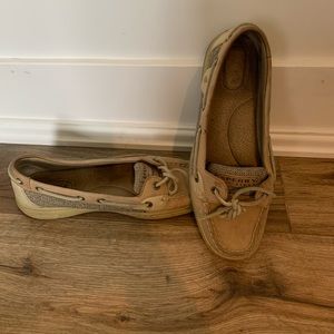 Sperry tan boat shoe